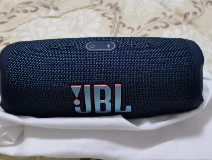 测评jbl charge5桌面音响的声音品质怎么样？的第1张示图