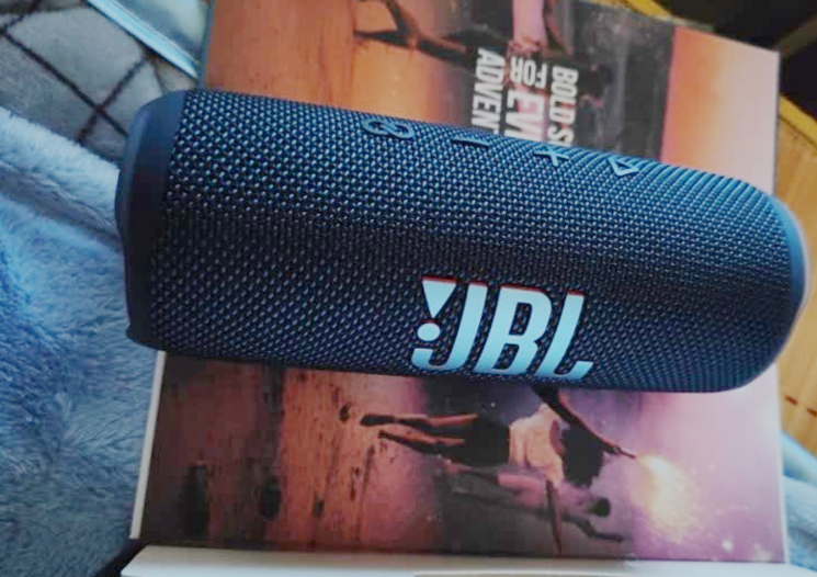 测评看看：jbl flip6音乐万花筒六代蓝牙音响怎么样？的第3张示图