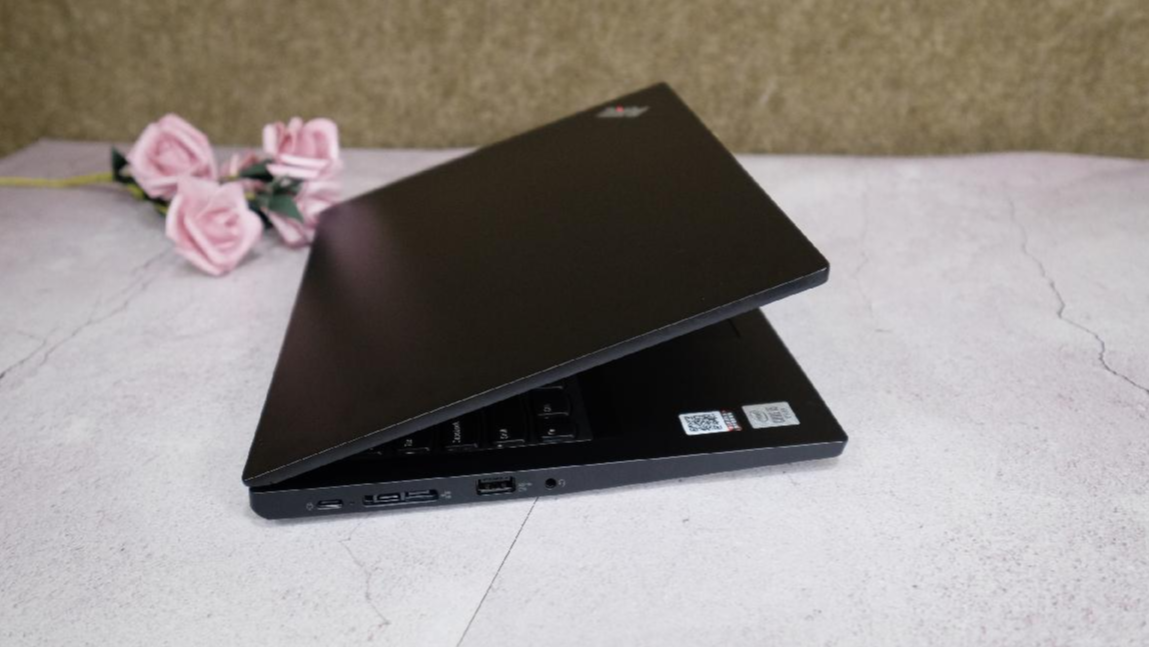 轻薄商务本的潮流之选：thinkpad s2笔记本电脑测评的第2张示图