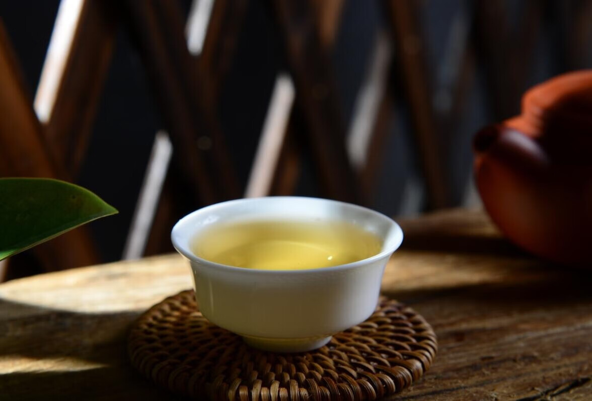 冲泡京华飘雪茉莉花茶，整个房间弥漫着芳香的第5张示图