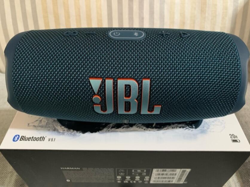 测评jbl charge5桌面音响的声音品质怎么样？的第2张示图