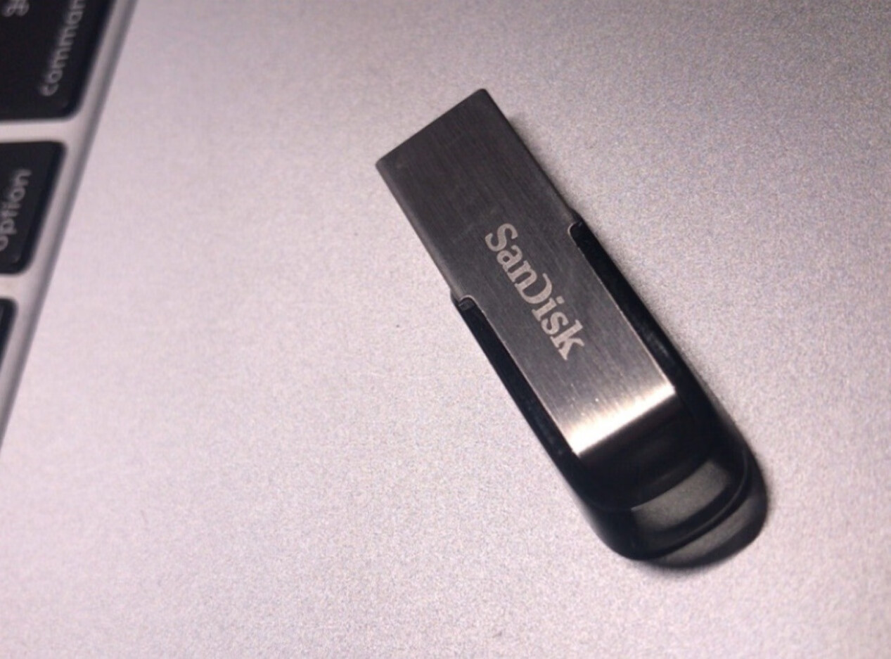 闪迪128gb usb3.0金属u盘评测：30秒内即可传完整部电影的第1张示图