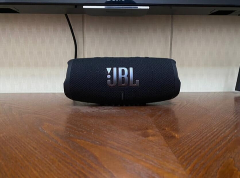 jbl charge5桌面音响测评：让美妙的音乐与你相伴的第1张示图