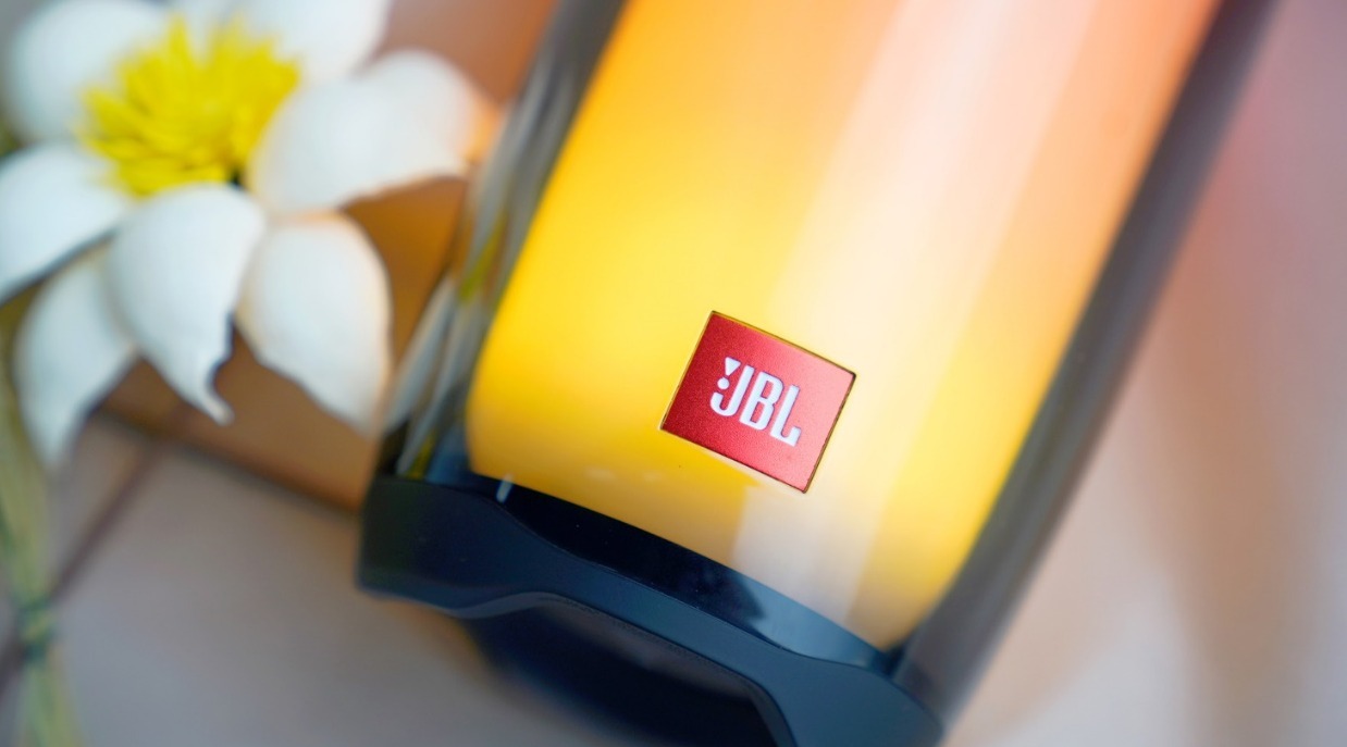 jbl pulse4全面屏炫彩音箱点评：俘获音乐爱好者的第5张示图