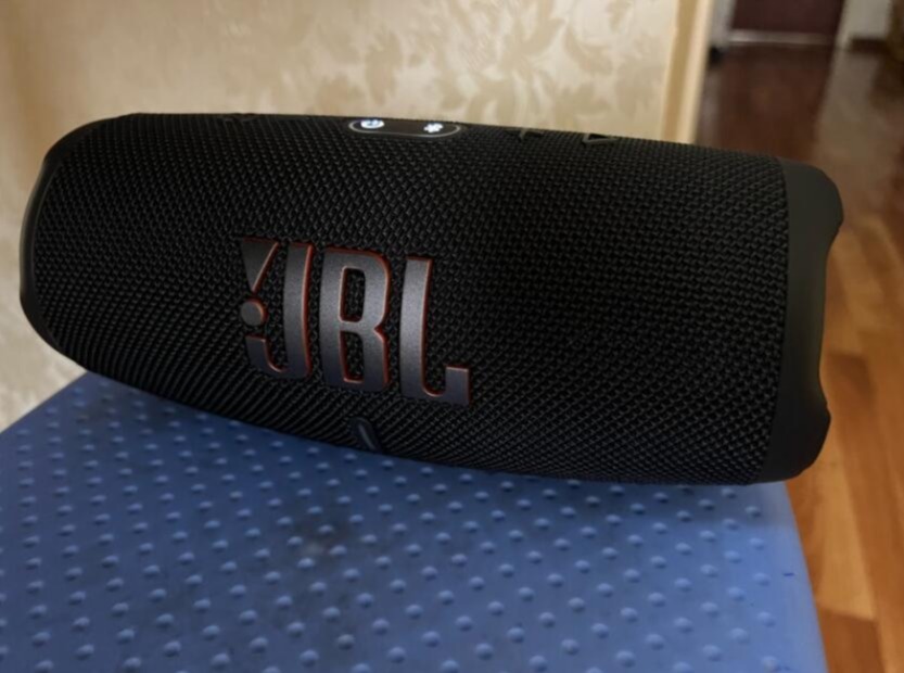 jbl charge5桌面音响测评：让美妙的音乐与你相伴的第2张示图