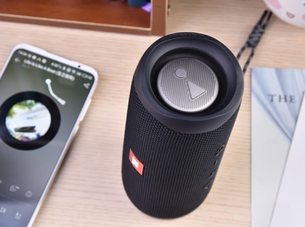 jbl flip5便携式蓝牙音箱评测：深度防水更耐用的第5张示图