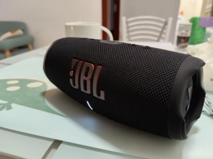 jbl charge5桌面音响测评：让生活充满美妙的音乐的第2张示图