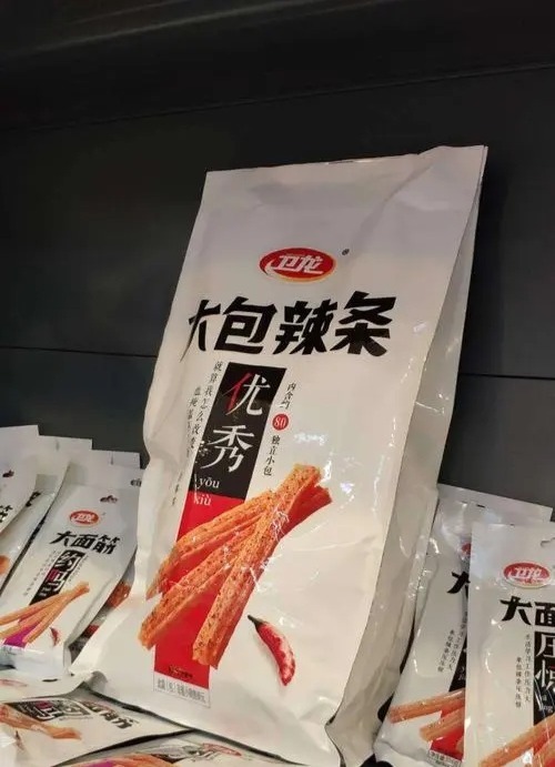 卫龙辣条巨型零食大礼包评测：一次让你吃个爽的第3张示图