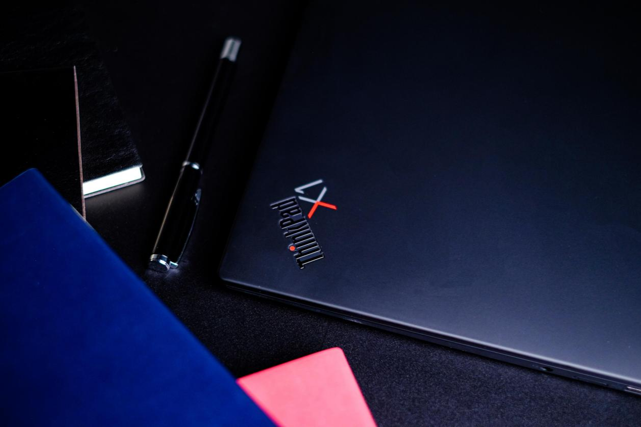 thinkpad x1 carbon笔记本怎么样？让它为你开启职场中轻奢之旅的大门的第1张示图