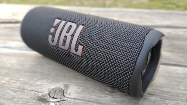 jbl flip6蓝牙音箱评测：任何位置都是c位！的第1张示图