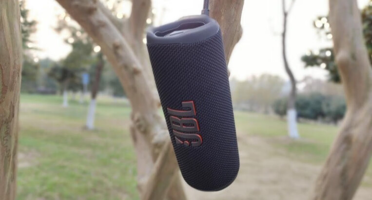 jbl flip6蓝牙音箱评测：任何位置都是c位！的第3张示图