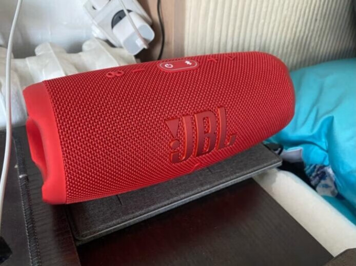 jbl charge5桌面音响测评：让美妙的音乐与你相伴的第5张示图