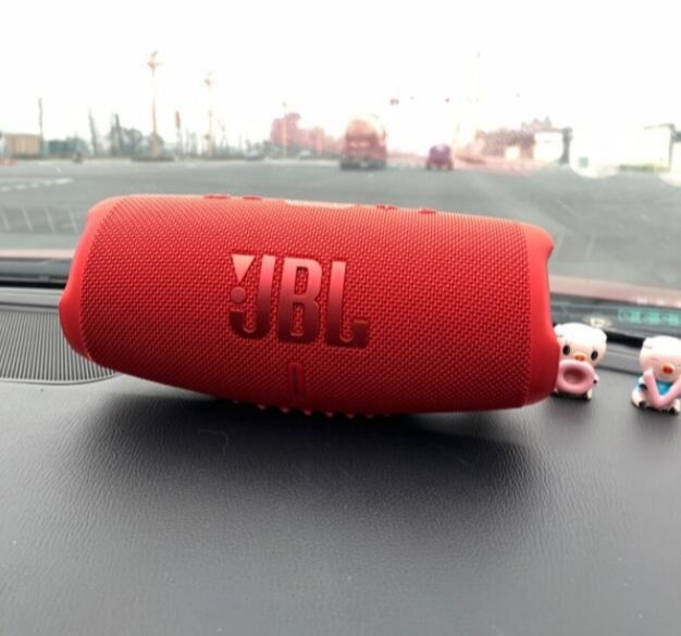 jbl charge5桌面音响测评：震撼音质澎湃动人！的第4张示图