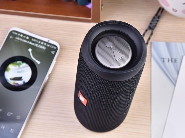 jbl flip5便携式蓝牙音箱评测：超长续航易携带的第5张示图