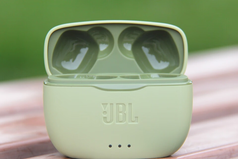 jbl tune215tws耳机评测：不寻刺激的耐听型的第2张示图