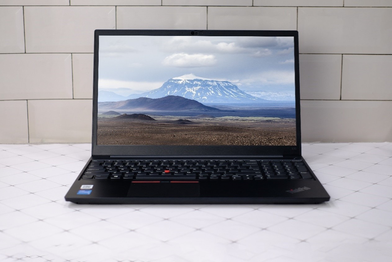 财务的笔记本，一定要有全尺寸键盘——thinkpad e15轻薄笔记本的第1张示图