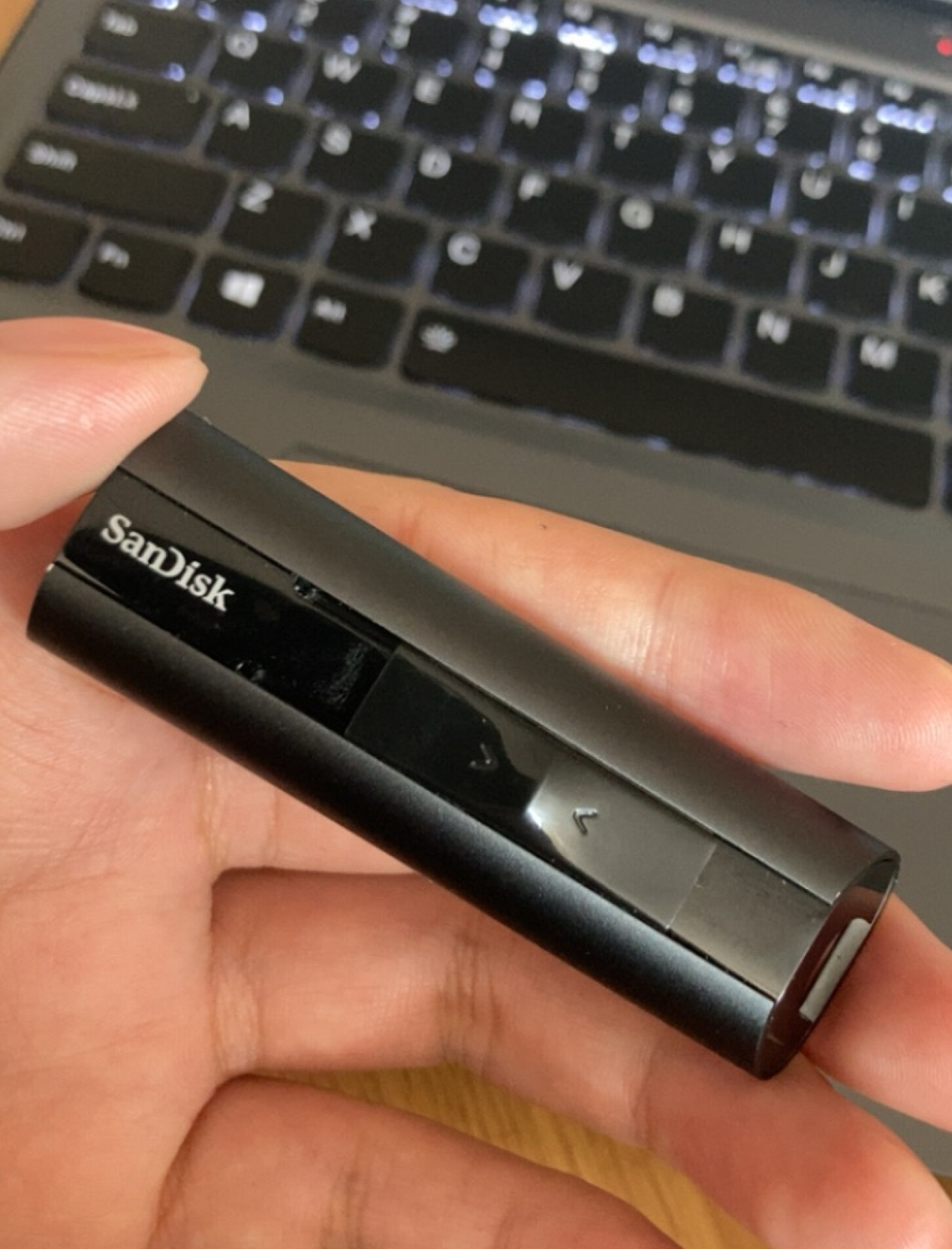 闪迪usb3.2至尊超极速固态u盘评测：卓越性能助力高效办公的第3张示图